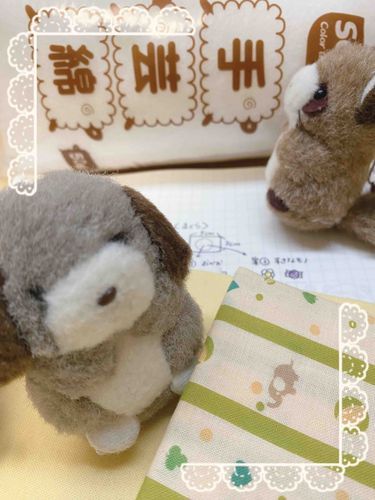 いま、お布団をつくるけいかくを練ってるんだ〜🪡🧶ゾウさんがらの好きなぬのをえらんできたから、うまくつくれるといいんだけど…きゅーちゃんは、わたあめとかんちがいして、綿に夢中だよ(ᐡᵕ̤ ·̫ ᵕ̤ᐡ)