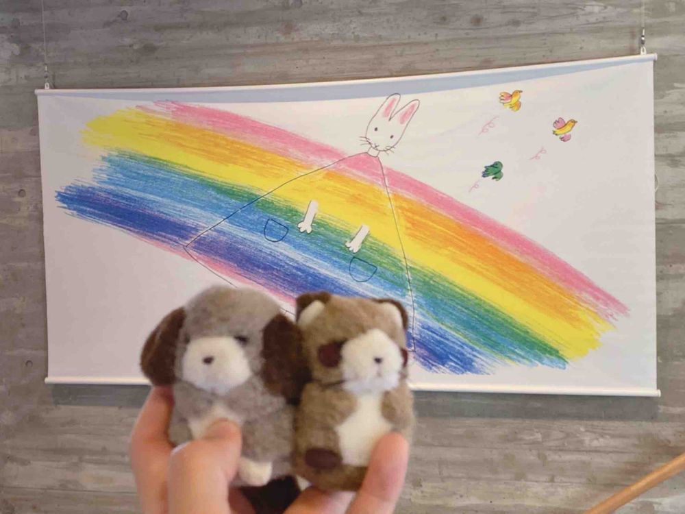 このまえ、「わたしのワンピース」っていうにんげんさんがちいさなころに読んでいた絵本の絵を見に行ったんだ🐰✨️ラララン ロロロン꒰ ᐡ⸝⸝- ‧̫ -꒱