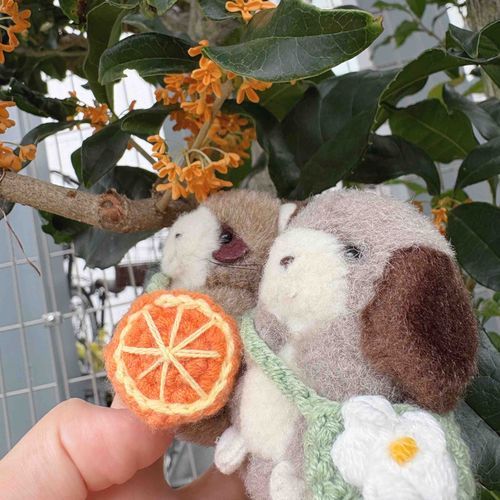 キンモクセイが「わぁっ」と咲いて、まちじゅういいかおり🧡この季節はだいすきだよ꒰⌯͒•·̫•⌯͒꒱
じめんにおちてたおはなをカバンにいれてみたりもしたよ❣️