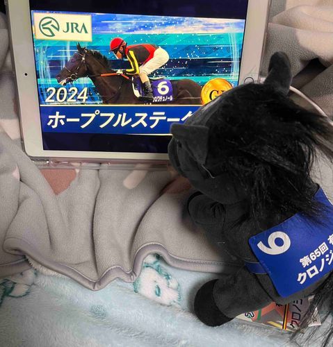 ゆういちくん！やったね！！クロワくんも、凄いや！これから、楽しみね！
(ワタクシごとではありますが、競馬との出会いが、クロノジェネシス、北村友一騎手から始まっております。それからクロノジェネシス引退後も友一騎手を応援させていただき、今回の喜ばしい結果、感無量です。クロノと同馬主、同厩舎、同騎手であり、クロワくんがとても良い馬ですので、クロノから続く夢を見させてくれると信じています。競馬についてご存知の方も居るようですので、失礼致しました)