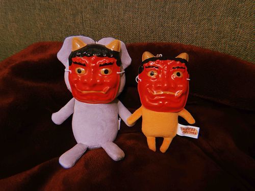 仲良く鬼も内です