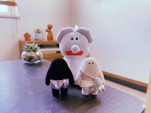 おぱんつ君たちです
背景はGeminiさんになんとかしてもらっています