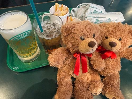 びびちゃんび！
函館にはこれを食べに行ったと言っても過言では無いび！！
うまうまラッキーピエロび！！！
チャイニーズチキンバーガー、めちゃくちゃうまうまなんびよー！！！！！