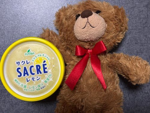 びびちゃんび！
何年も前に買っていたアイスを発見したび！笑
サクサクと、レモンのすっぱさがうまうまだったび！🍋 .*゜