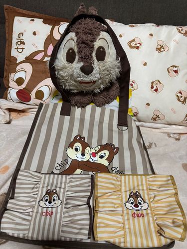 ちっぷぷ！
ニンゲンから、トートバッグとポーチ買ってもらったぷ！
これを買うために、開店と同時にお店に入ったんぷよー！！！
狙ってたものを買えて良かったぷ！
トートバッグはさっそくお出かけの時に使ってるぷ！🎶