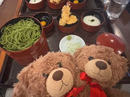 びびちゃんび！
川越で茶そば食べてきたび！
3段だったびから、3つの薬味で味変して食べたび！
めちゃくちゃうまうまだったび……！！！✨✨