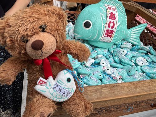 びびちゃんび！
川越氷川神社でおみくじ引いてきたび！
釣竿みたいになってて、糸に引っ掛けて釣ったびー！
狙ってた色の鯛が釣れてよかったび✨
