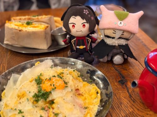 あるじの　ともだちと　ごはん
ともだちのきんじ　かっこいいね