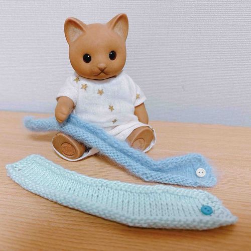 手前のきれいな編み目のスヌードはおばあちゃんのお手本。ぼくがもってるのがかいぬしの初作品…👀！！笑

ん。たっぷりのあいは感じた…！巻いちゃえばほら、ほら…ꉂ(ˊᗜˋ*)