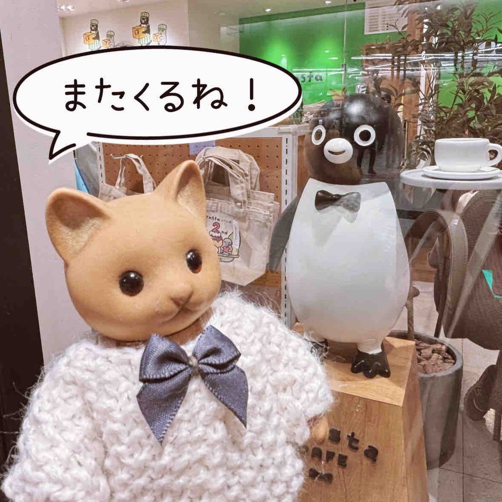 Suicaのペンギン引退のニュース。さみしさこらえて上野のペンスタに行ってきました🐧☕｡* ◌
ペンギングッズを求めるひとたちで大行列ができていたよ🐱

とうきょう生まれとうきょう育ちのぼく(とかいぬし)はただたださみしい…😢