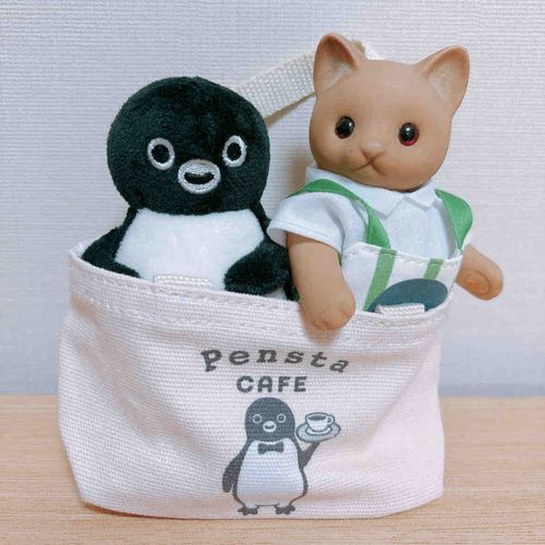 12月にはいってどうにもいそがしいかいぬし。
ペンギンといっしょに出かける予定がなかなか立たず、おうちで店員さんごっこに勤しむ日々🐱☕｡* ◌