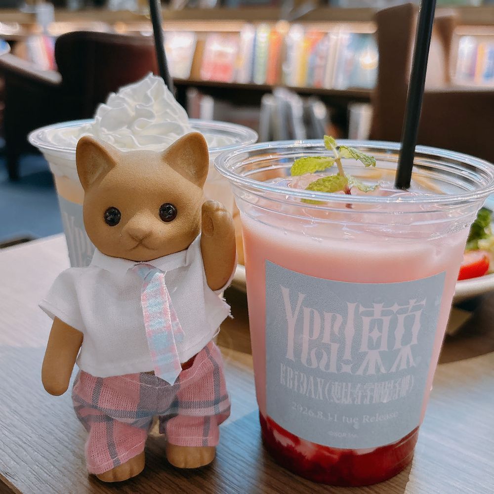 幻のエビフライパン！！！🍤✧*｡

かいぬしとおねえちゃん(かいぬし娘)の推し活に同行。おいしくてたのしくて思わず踊りだしちゃった！

🐱「ようこそ〜♬」