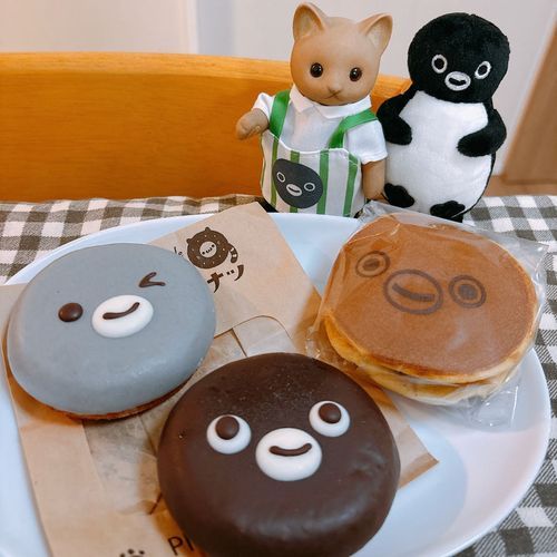 みてみて！Suicaのペンギンドーナツとどらやき🐧☆⡱

🐱「…きみにそっくりだねぇ」