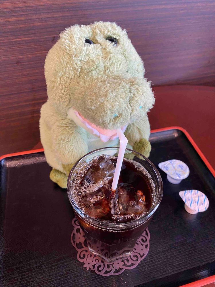 食後のコーヒーですよぉー☕️✨
みんなはホットとアイスどっちが好きですかぁー🐊？