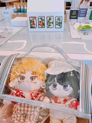 ニンテンドーミュージアムで花札作ってきました。
色塗りに夢中になりすぎて、貼り付けの時間に焦ってしまいました。
周りのみなさんの花札もとても綺麗でいい思い出になりました。