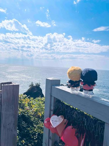 今日はゆうと海まで行ってきました。
恋人岬は本来恋人同士の縁が長続きするようにお願いするのですが、
俺もゆうも相手がいないので恋人祈願をしてきました。

ゆうは早く彼女が欲しいみたいです
きっとすぐいい相手が見つかるよ