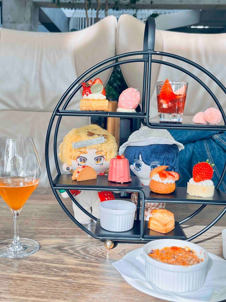 きょうはともだちとあふぬん？に行ってきたんだ！
いちごのスイーツめっちゃおいしかった！🍓🧁✨
