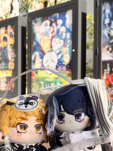 さいきんいそがしかったけど、
映画に行ってきたよ〜🍿
めちゃおもしろかった〜！

(けんちゃんのカメラはおもちゃだから録画はしてないよ！)