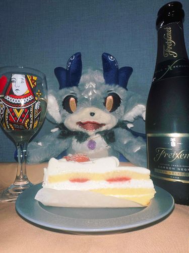 もっちゃもっちゃ...ふん...もぐもぐ...うめ！うめ〜！！！
#でびぬい撮り