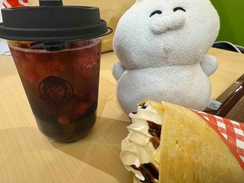 ゴロニャ（この間のお茶の様子です。クレープが大変美味でした）