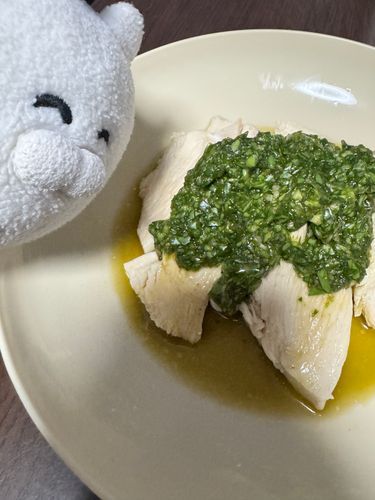ゴロニャン！（茹でた鶏肉にニラダレをかけた料理を食べました！　とてもうまくできました！）