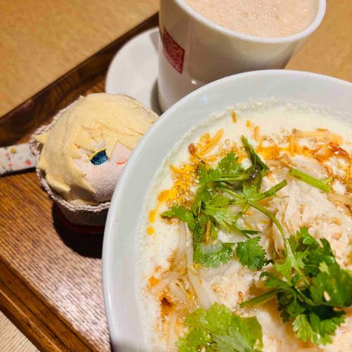 ひるごはんだ🍜
ぼくにもくれるんだろう？？？