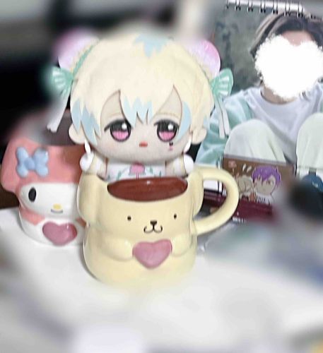 あまりにもぴぃちゃんの机の上が散らかりすぎて目を逸らすもも