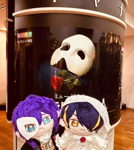 人間「や゛った゛ーーーー！！！これがずっとやりたかったんだヨォーー！！！マヨイ！！ちのぶ！！似合ってるよ゛ーーー！！！」

マヨぬい「ヒィ…（人間さん、静かにしましょうね）」
