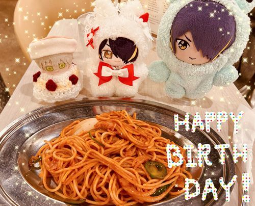 人間「改めまして…忍！お誕生日おめでとう！喫茶店のナポリタンでお祝いだよ🍝」

ぬいアシュ「ぬぬんぬんぬぬぬぬぬい！（お誕生日おめでとう！）」

しのぶぬい「にんにん！（わーい！）」

いつしの「ににににんにござる！（ありがとうでござる！）」