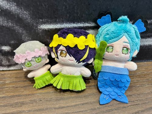 ぬいアシュ「ぬいぬぬぬぬぬぬいぬぬぬぬぬいぬぬ！（今日はこれから映画を観に行きます！）」

いつしの「にんにににんにににんにござる！にににんにござるにん！（人気の映画らしいでござる！楽しみでござるな！）

かなぬ「ぬぃ〜…♪（はぁ〜…♪）」