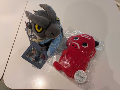 国見下りパーキングにて、赤ベコポシェットを購入(´・ω・｀)
物も結構入るのでデザインの良さと収納性にひかれて購入✨️(・∀・)✨️