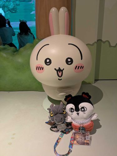 うさぎとも記念撮影したぜ📸
てか、うさぎ俺達よりデカ過ぎやしないか？(ﾟдﾟ)！
俺達の方がデカツヨ組なんだぜ？