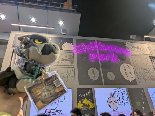 先週の土曜日の夕方から夜にかけて悪天候に見舞われてしまった為ちいかわらんどは手短にパーク内見て回りグッズを購入した後雨が弱まったスキを狙ってパークを出た形となる(・・;
また次回ゆっくりとパークを満喫したい物だな🤔