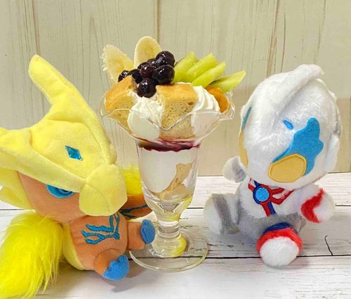 家主ダイエット中なのにパフェ食べてる！と思ったらオイコスとおからパンケーキで低カロリーなおやつらしい。わしはもっとあまーーいのが食べたい！
