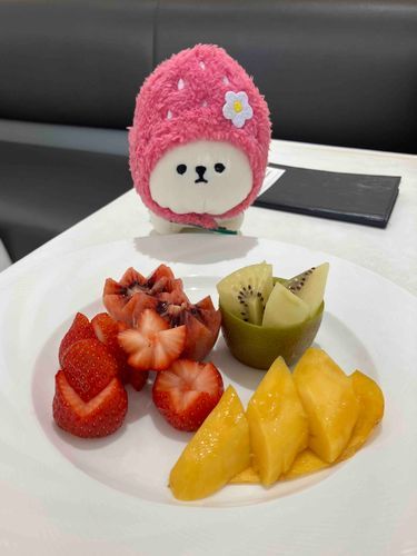 フルーツを食べに行ったよー。赤いキウイって、珍しいねー⚪️