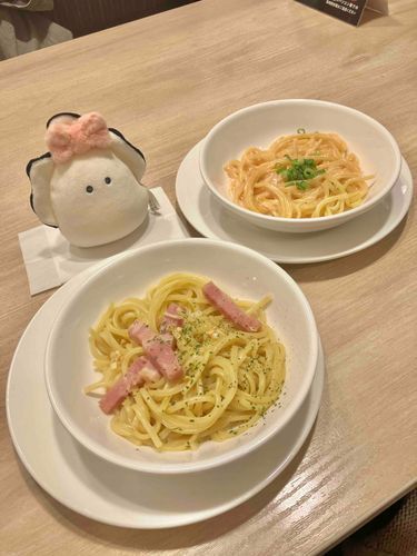 にんげんは自由だからパスタを2種類頼んでもいいらしい🦪