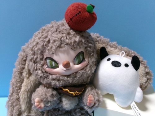 この子は親友のボー。ボーッとしてるけど良いヤツだよ。ボーの投稿にも僕は写ってるから、そっちもよろしく！
