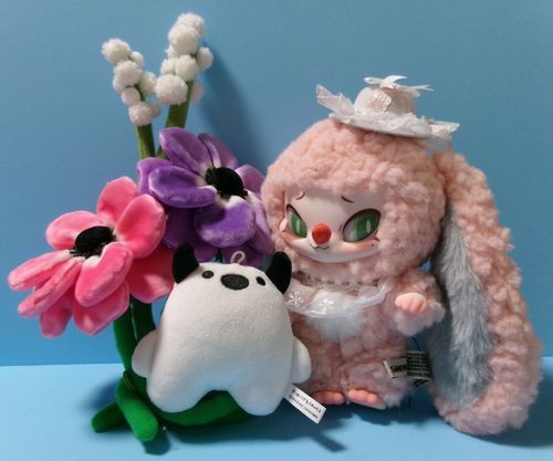 布のお花が咲いてたよ！
ボーと一緒にお写真撮ったんだ～。
可愛いよね。