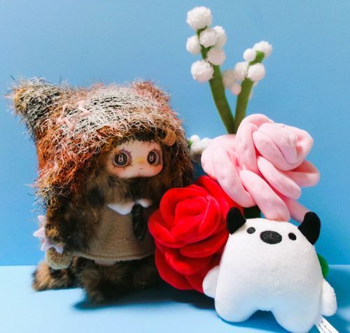 ボー「ぬののバラがさいていたので、マオとおしゃしん、撮りました」
マオ「布のお花、かわいいね」
ボー「あかいバラがにあうカイジュー、ぼくです」