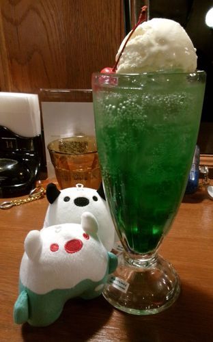 白ボー「これ、きみですか？」   
クリームソーダボー「もうひとりの、ボク！」 
白ボー「あかいおめめ、サクランボさん。しろ、みどり、そっくりです」