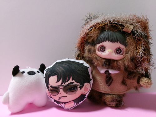 マオ「これだぁれ？」 
ボー「主のおしのひとり、です」
 マオ「あ！某香港映画の虎の若頭ね。最推しの龍の刀さんは？」 
ボー「おみせに、なかったそうで、主はヘコんでいました」
 マオ「わぁお☆どんまい♪」