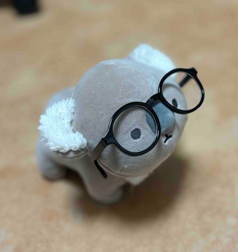 うん…あの…別に目悪くないんですよ…。
せっかく用意してもらったところ申し訳ないんですが。