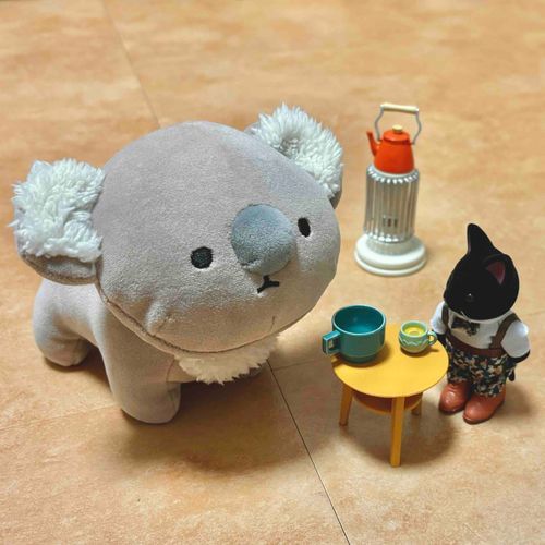 寒さに震えてたら、ほしぞらネコのエミールくんがお茶を淹れてくれた。ほっこりした。