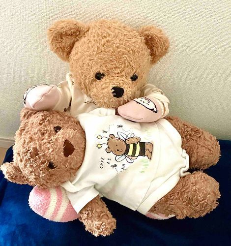 ここな「にんに、よちよち」

「あたまかゆいー！カイカイしてぇー！！」

👩🏻「何してんの〜☺️」