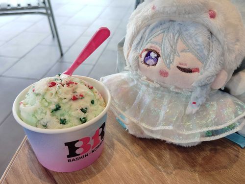 あるじのば〜すで〜とくてんだよ！わたぬ！いっしょにたべようね🍨