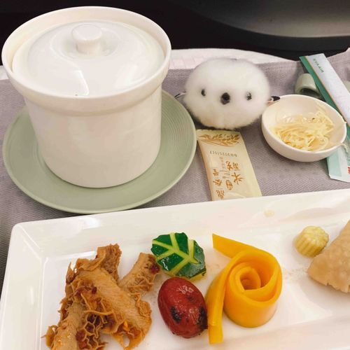 ただいま日本、
締めは鼎泰豐の機内食だ