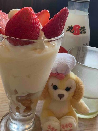 丸源ラーメンの春いちごのミニパフェ¥352
肉そばの後のデザート🍓