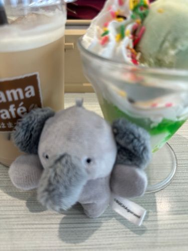 はま寿司！クリームソーダ風パルフェ！食べるゾウ