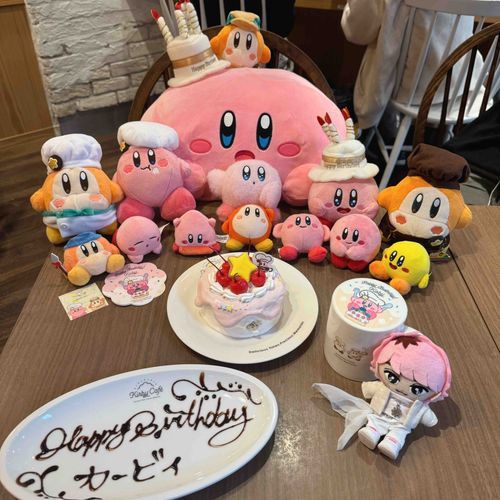カービィもワドルディも今日が誕生日だねっ🎊
おめでとー！！！！！
みんなでお祝いにきたよ(^^)