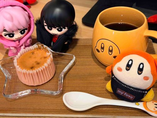 ローソンの生ベイクドいちごケーキ(^^)
ふわっふわで甘くておいしかったー💖

あ、きょうはだてさまも一緒だよ(^^)